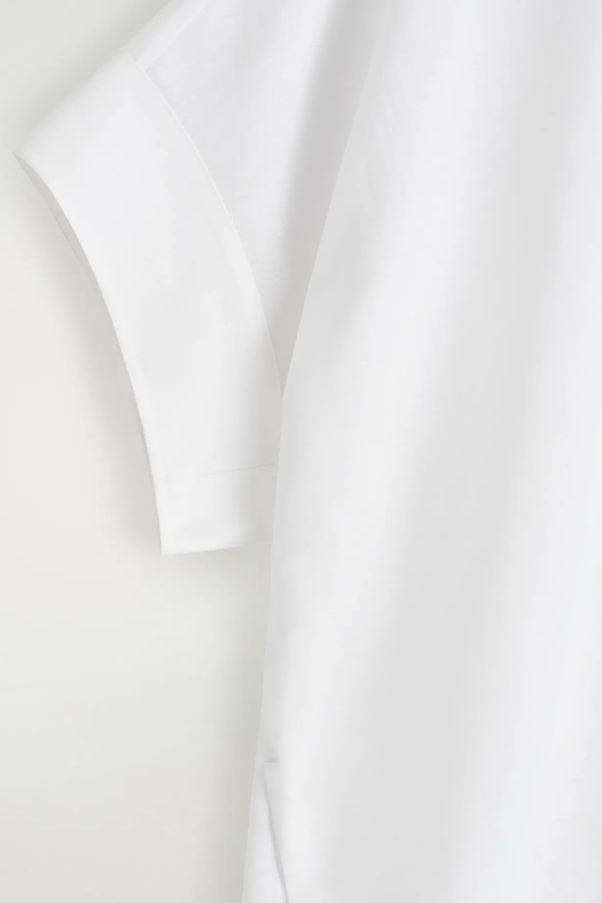ABGERUNDETES HEMDKLEID AUS LEINEN-BAUMWOLL-MIX
