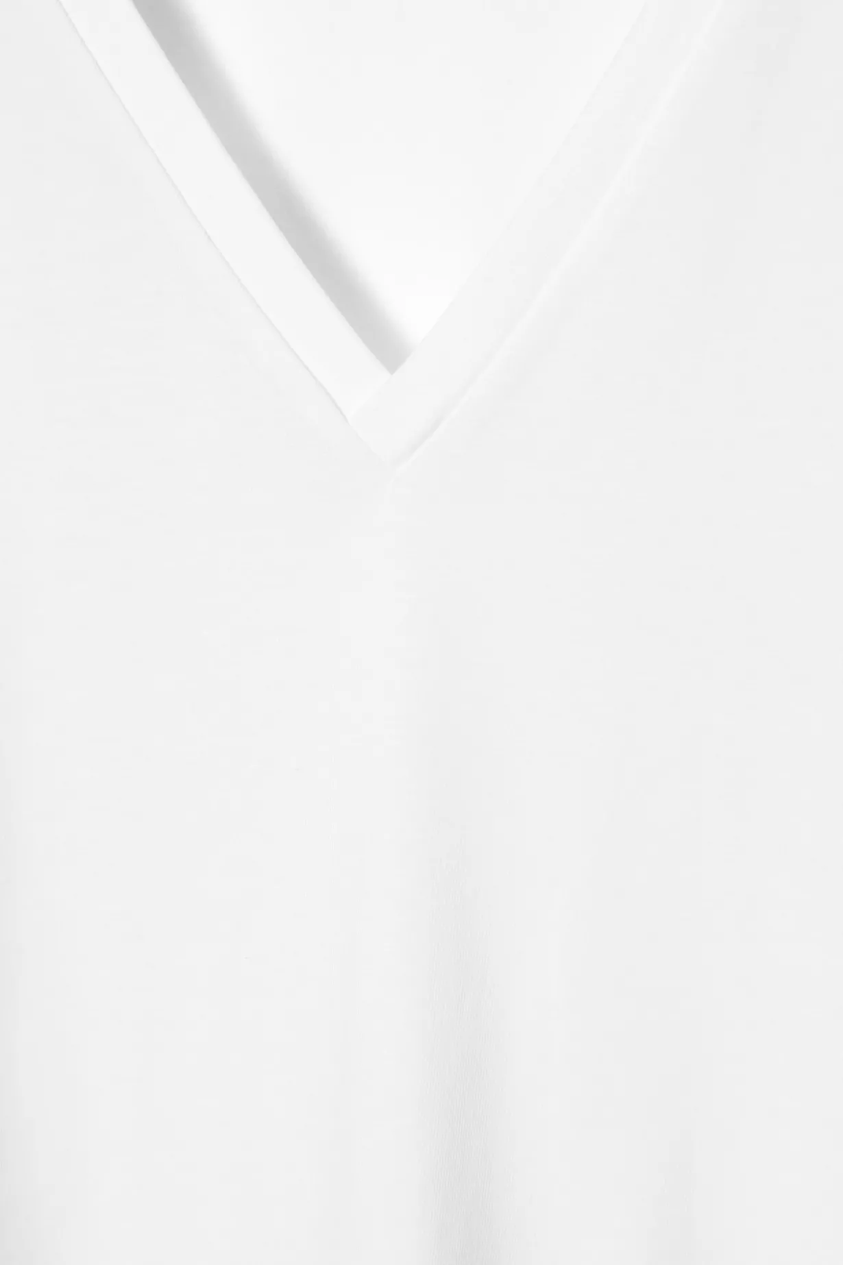ALLTAGS-T-SHIRT MIT V-AUSSCHNITT