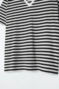 ALLTAGS-T-SHIRT MIT V-AUSSCHNITT