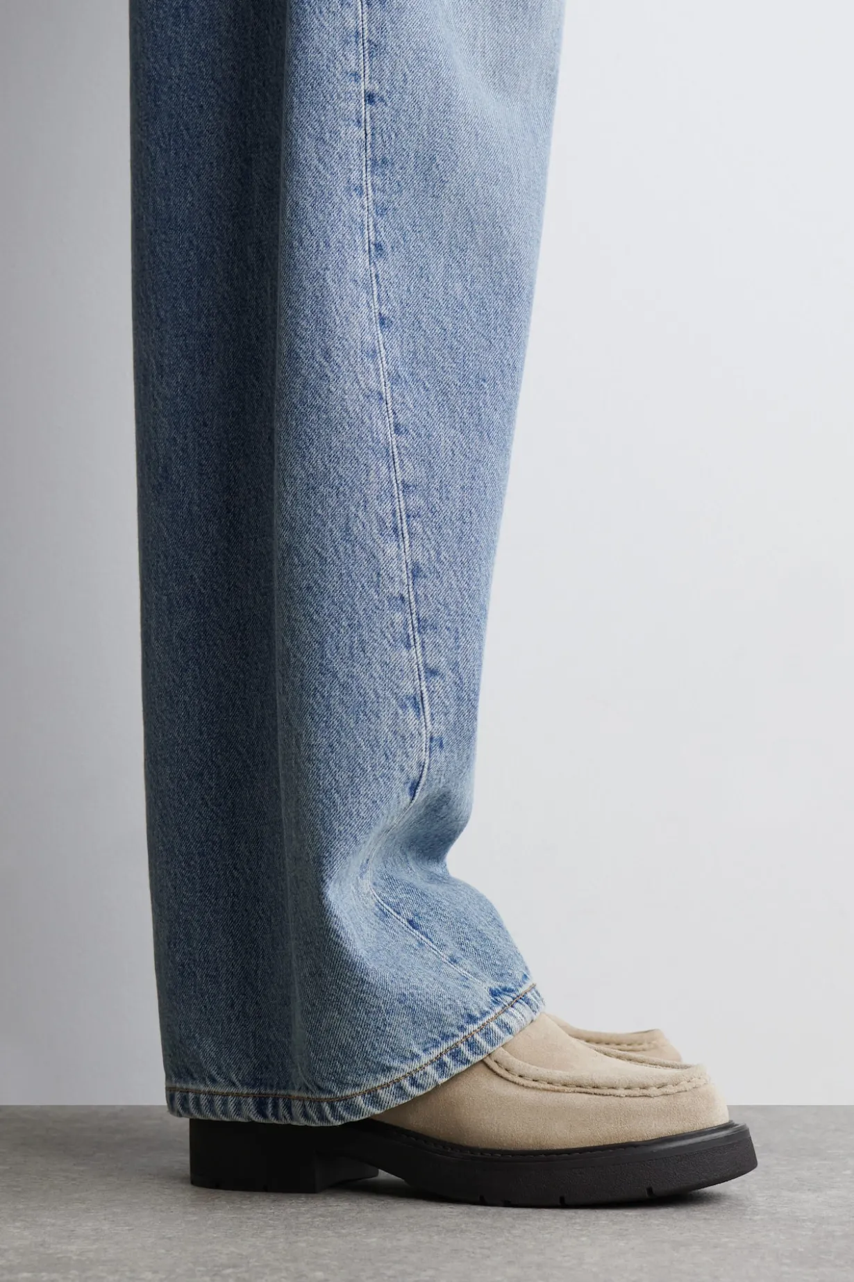 ANKLE BOOTS AUS VELOURSLEDER MIT SCHNÜRUNG