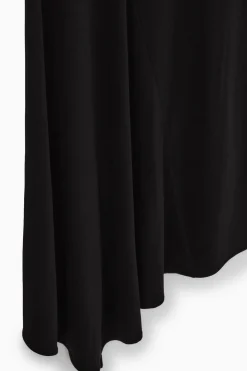 ASYMMETRISCHES MAXIKLEID MIT WASSERFALLAUSSCHNITT