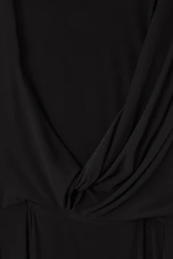 ASYMMETRISCHES MAXIKLEID MIT WASSERFALLAUSSCHNITT