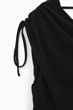ASYMMETRISCHES MAXIKLEID MIT WASSERFALLAUSSCHNITT