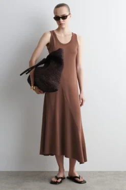 ASYMMETRISCHES MIDIKLEID AUS JERSEY