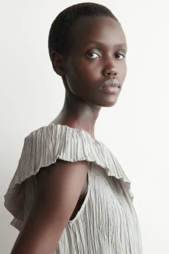 ASYMMETRISCHES SEIDENKLEID MIT FALTEN