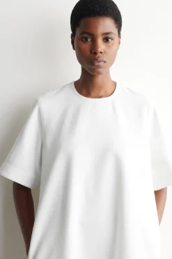 AUSGESTELLTES MINIKLEID AUS DENIM