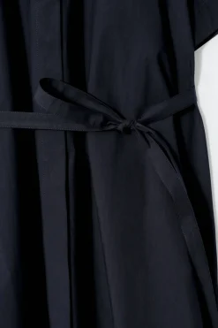 AUSGESTELLTES OVERSIZED-MIDIKLEID AUS POPELINE