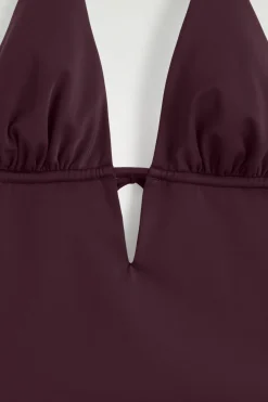 BADEANZUG MIT TIEFEM AUSSCHNITT