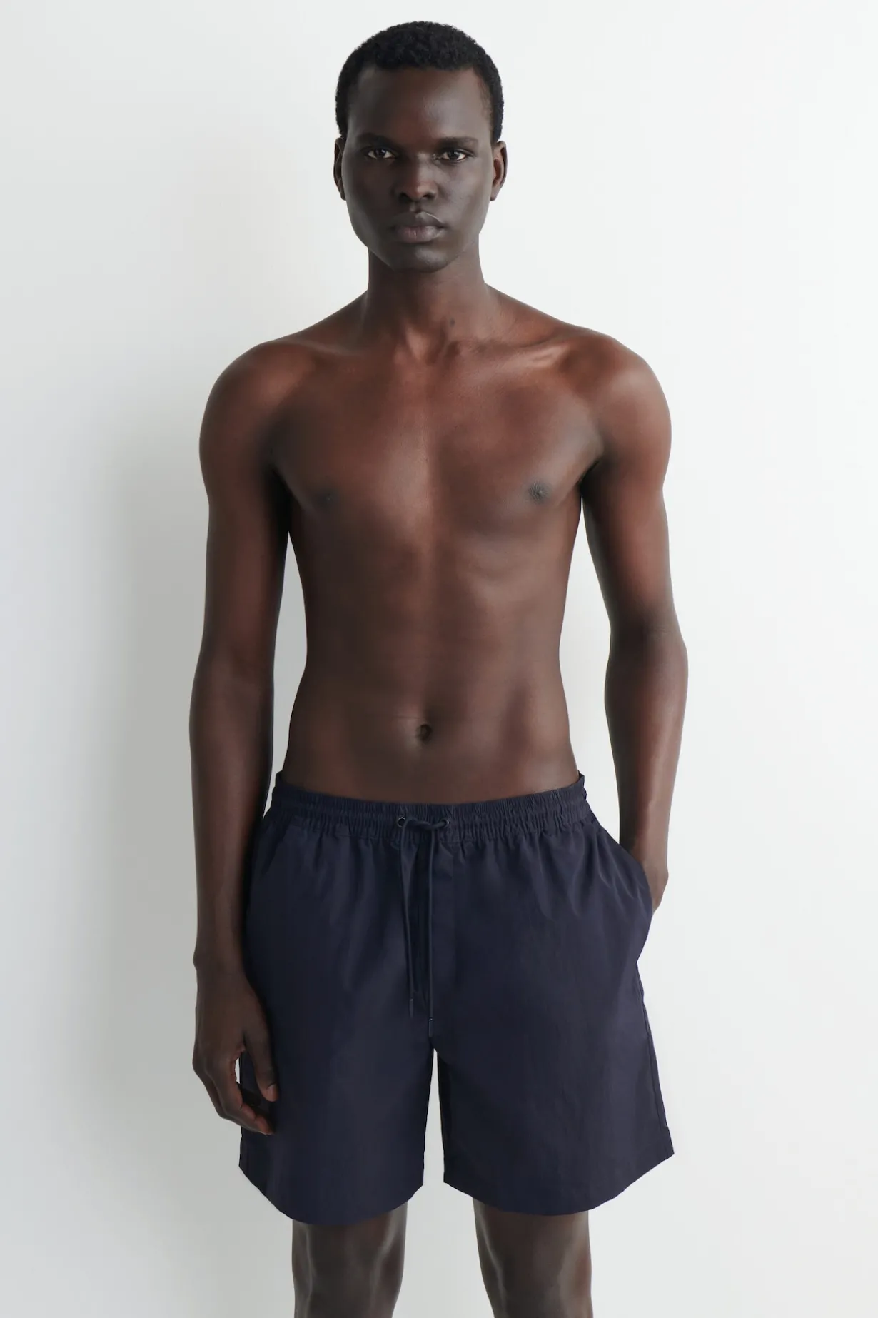 BADESHORTS AUS NYLON MIT KORDELZUGBUND