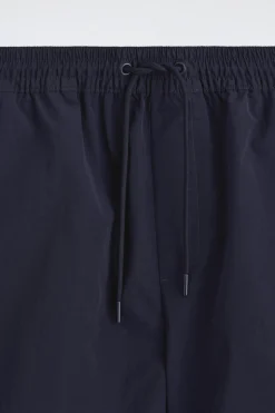 BADESHORTS AUS NYLON MIT KORDELZUGBUND