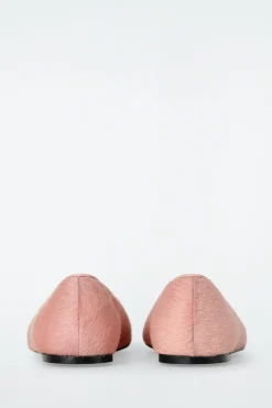 BALLERINAS AUS LEDER MIT PONYHAAR-EFFEKT