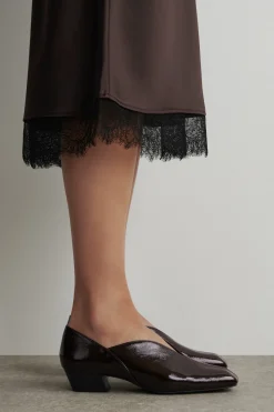 BALLERINAS AUS LEDER MIT SCHRÄGEM ABSATZ
