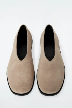 BALLERINAS AUS VELOURSLEDER