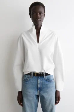 BAUMWOLLBLUSE MIT DRAPIERTEM KRAGEN