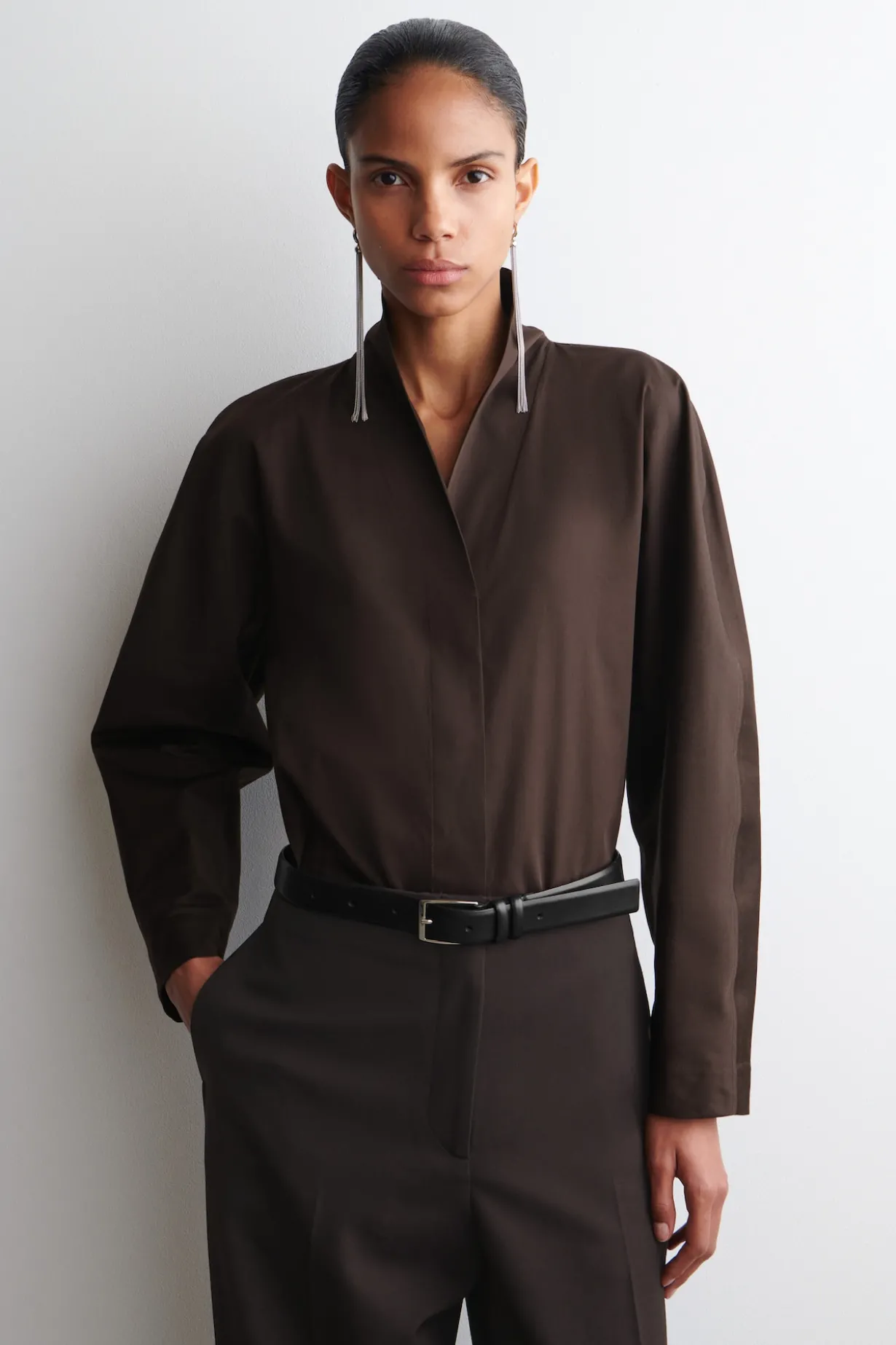 BAUMWOLLBLUSE MIT SCHALKRAGEN