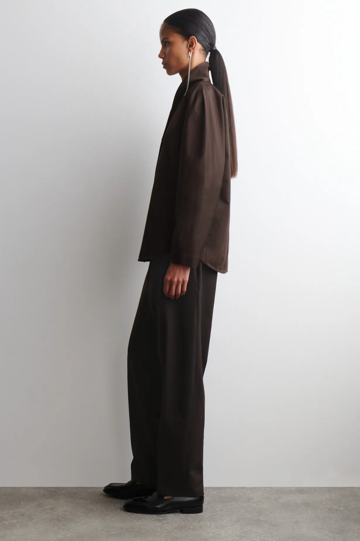 BAUMWOLLBLUSE MIT SCHALKRAGEN
