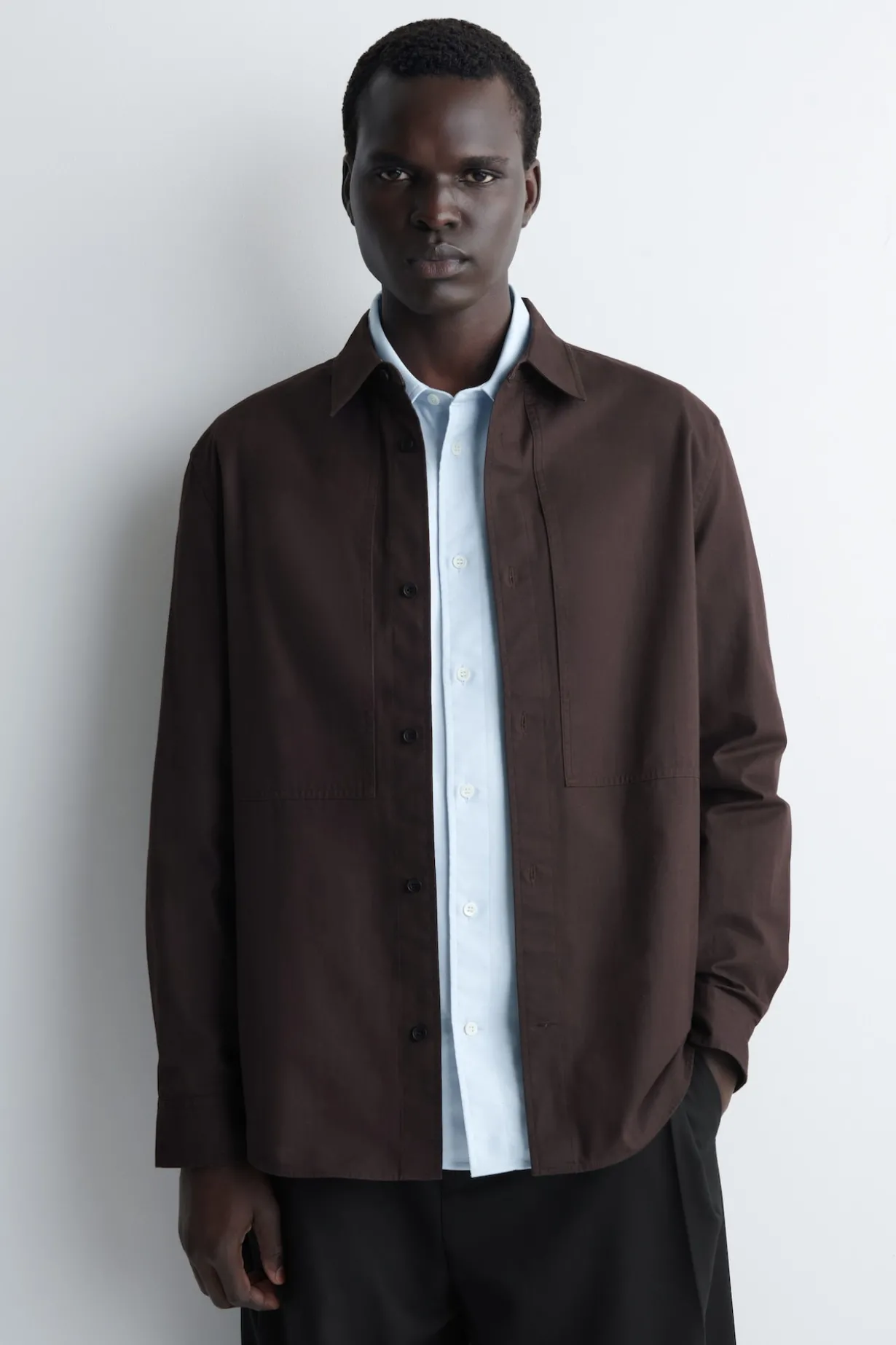 BAUMWOLLHEMD MIT TASCHENDETAILS