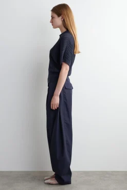 BAUMWOLLHOSE MIT BARREL-BEIN UND FALTEN