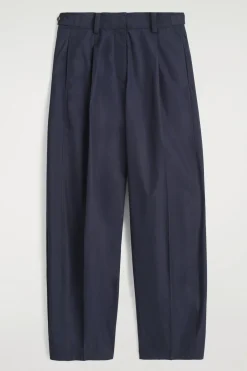 BAUMWOLLHOSE MIT BARREL-BEIN UND FALTEN