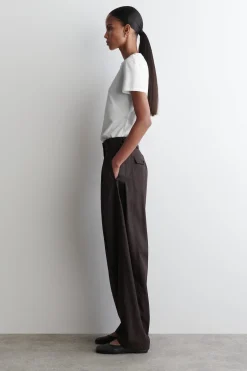 BAUMWOLLHOSE MIT BARREL-BEIN UND FALTEN