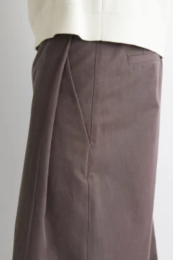 BAUMWOLLHOSE MIT WEITEM BEIN UND FALTEN