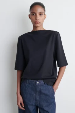 BAUMWOLL-T-SHIRT MIT U-BOOT-AUSSCHNITT