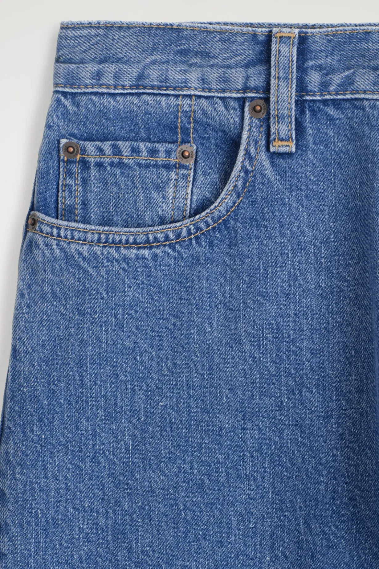 BAY JEANS MIT BARREL-BEIN