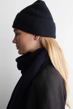 BEANIE AUS WOLL-KASCHMIR-MIX