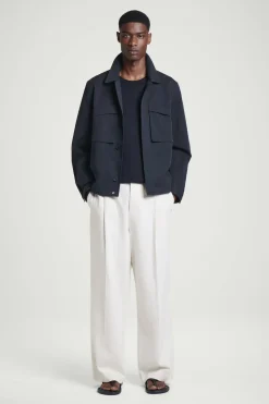 BESONDERS WEITES OVERSIZED-T-SHIRT AUS BAUMWOLLE