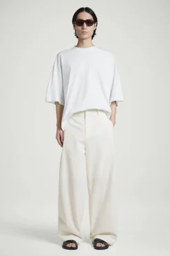 BESONDERS WEITES OVERSIZED-T-SHIRT AUS BAUMWOLLE