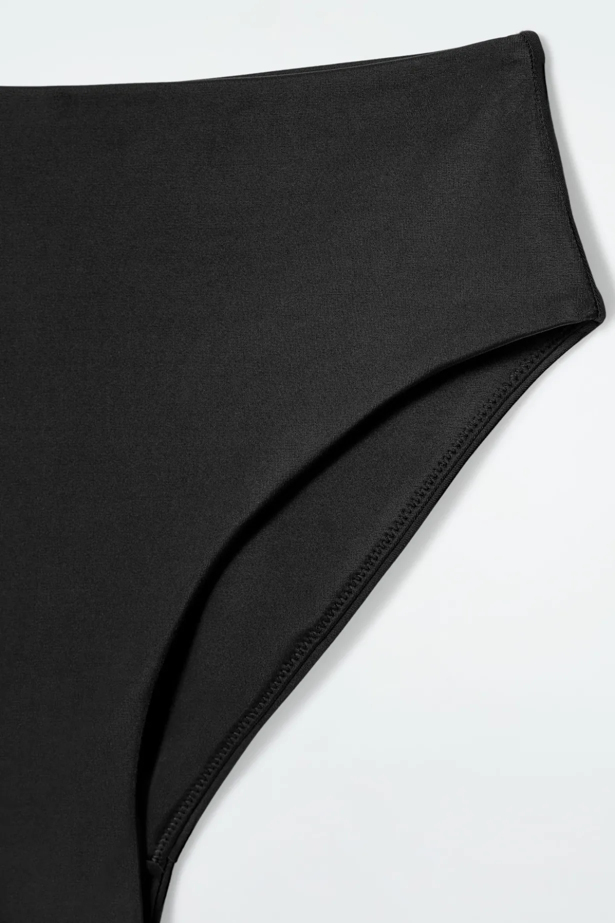 BIKINIHOSE MIT HOHEM BUND