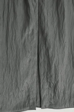 BLEISTIFTROCK AUS SATIN IN KNITTEROPTIK