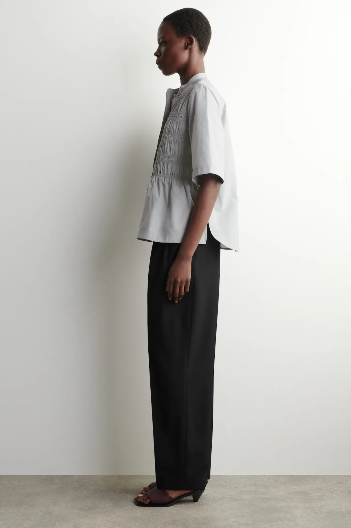 BLUSE AUS BAUMWOLLE MIT RAFFUNGEN