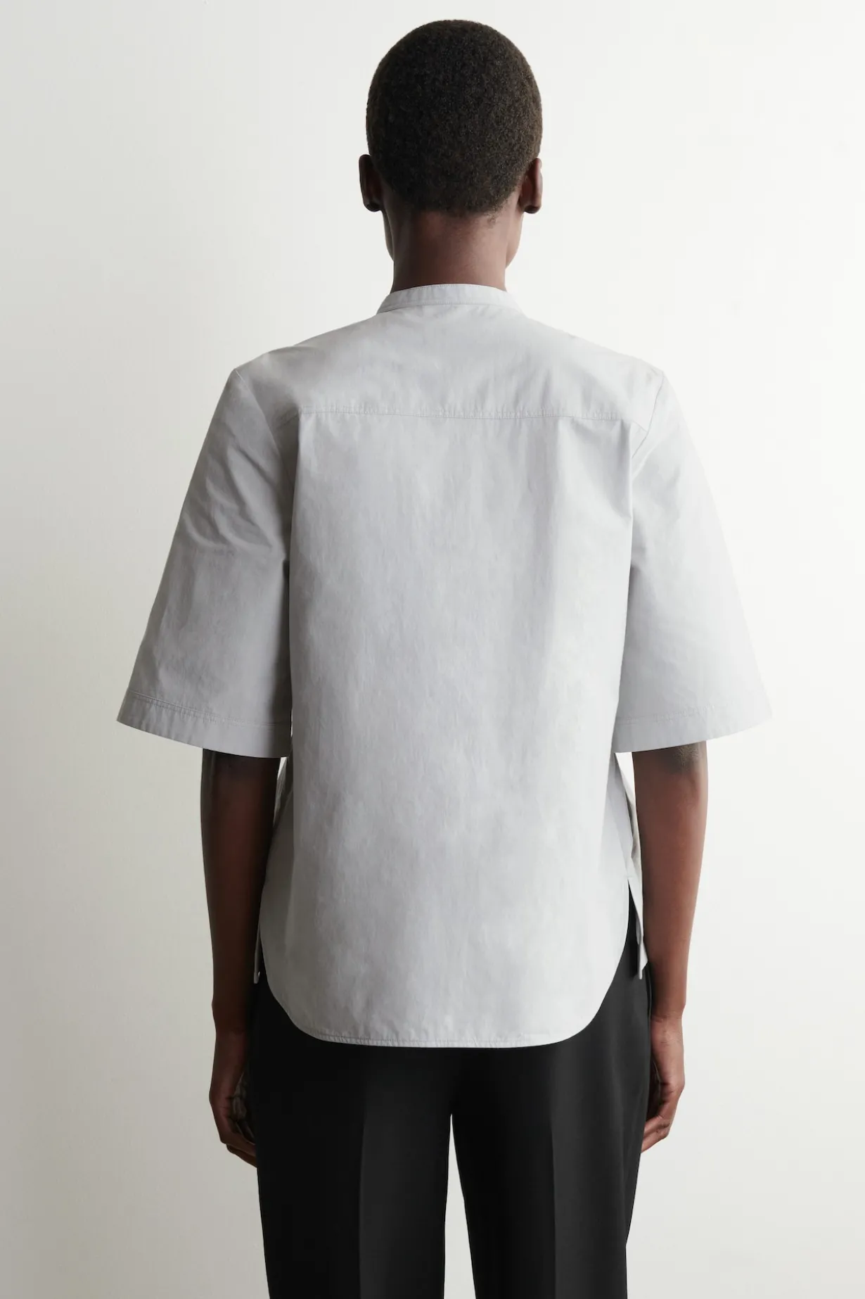 BLUSE AUS BAUMWOLLE MIT RAFFUNGEN