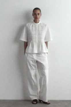 BLUSE AUS BAUMWOLLE MIT RAFFUNGEN