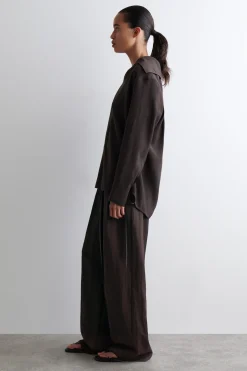 BLUSE AUS MODAL MIT BREITEM KRAGEN
