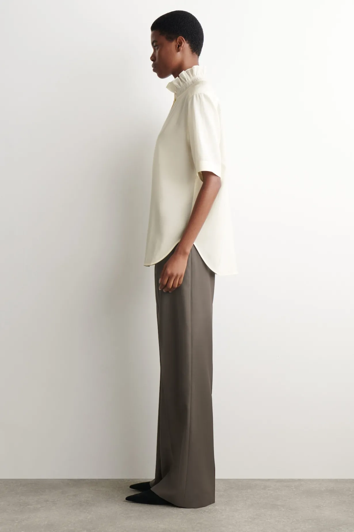 BLUSE AUS MODAL MIT RAFFUNGEN AM KRAGEN