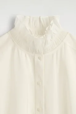 BLUSE AUS MODAL MIT RAFFUNGEN AM KRAGEN