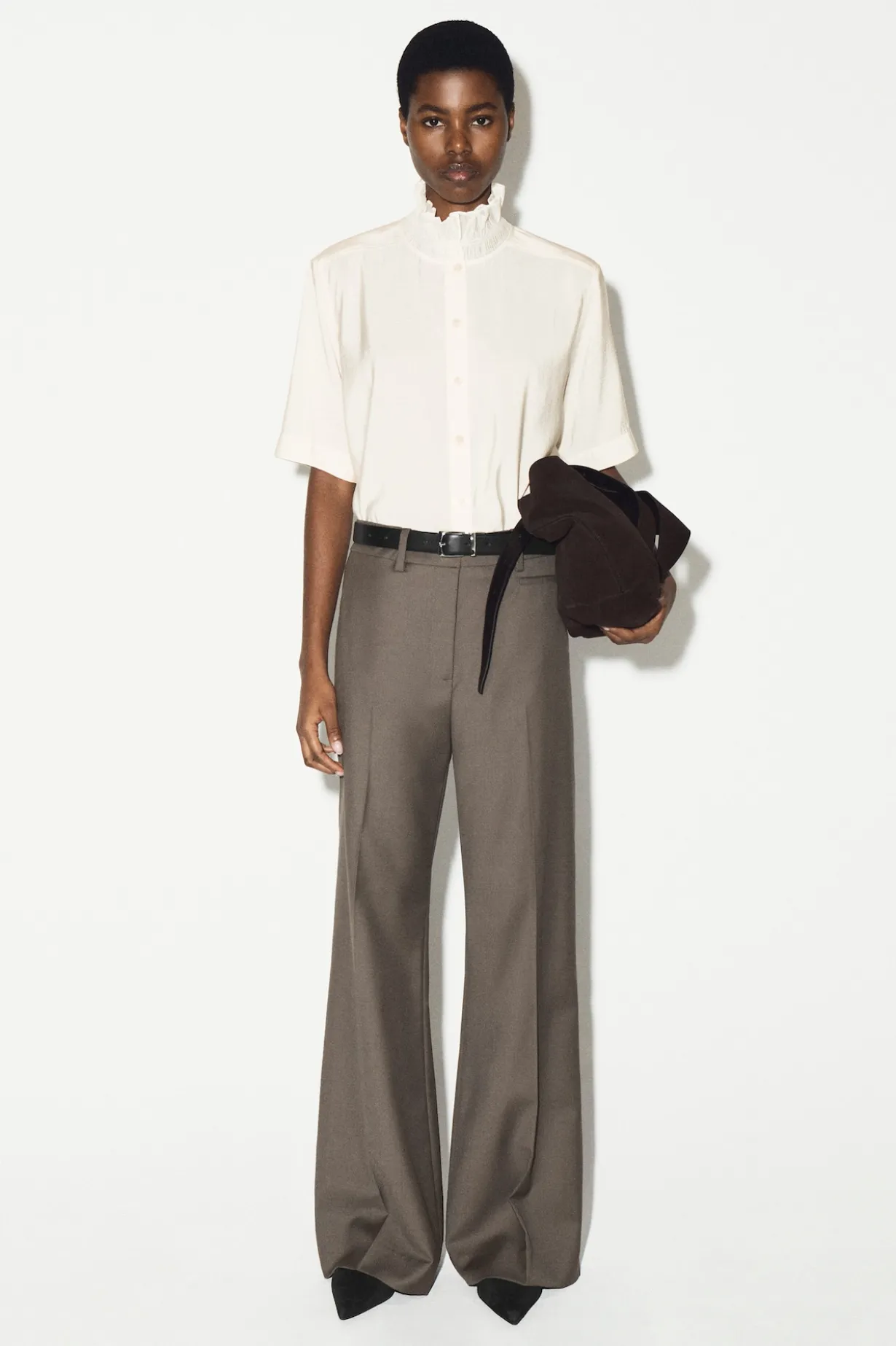 BLUSE AUS MODAL MIT RAFFUNGEN AM KRAGEN