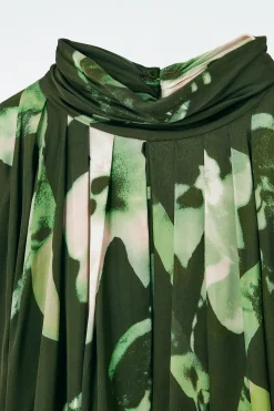 BLUSE MIT FALTEN UND FLEDERMAUSÄRMELN