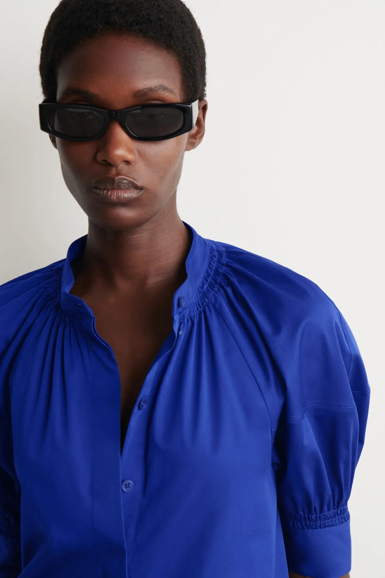 BLUSE MIT GESMOKTEN PUFFÄRMELN