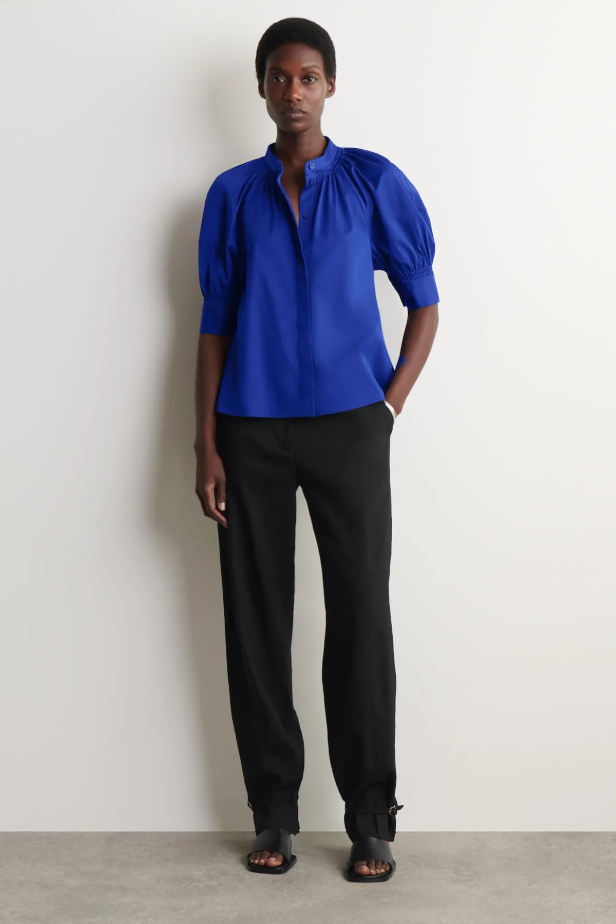 BLUSE MIT GESMOKTEN PUFFÄRMELN