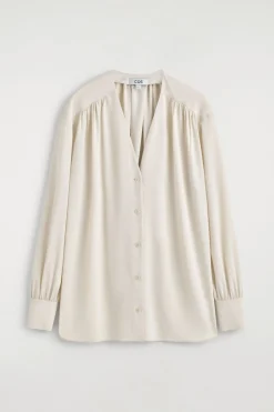BLUSE MIT V-AUSSCHNITT UND RAFFUNGEN