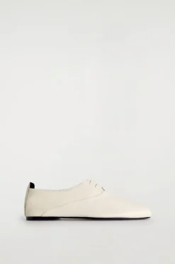 BROGUES AUS WEICHEM LEDER