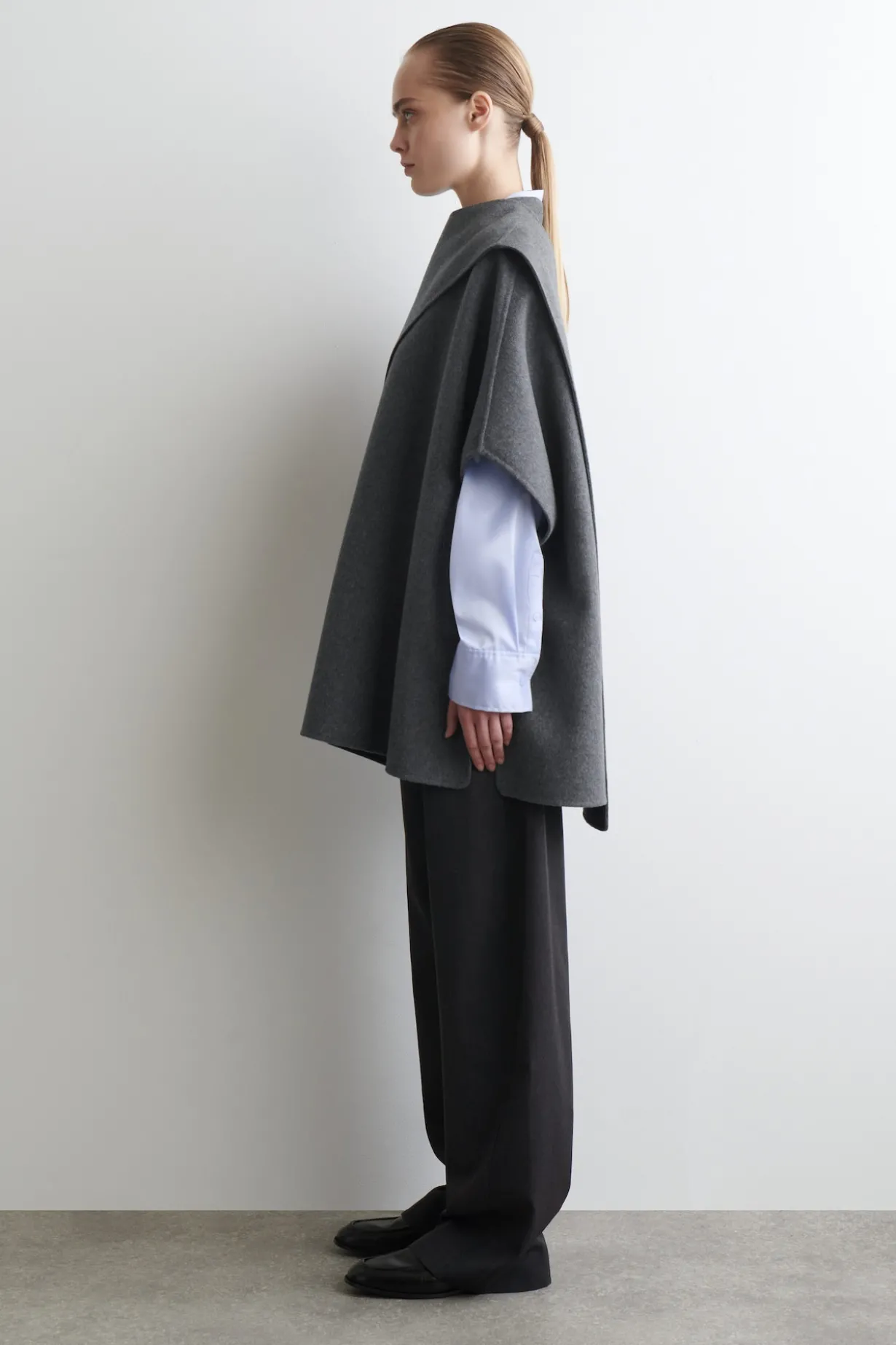 CAPE AUS DOUBLEFACE-MERINOWOLLE MIT SCHAL