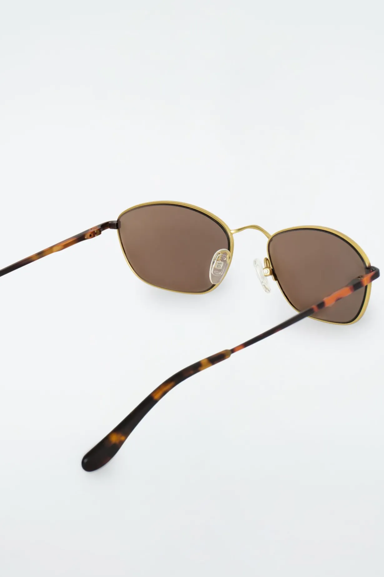 CAT-EYE-SONNENBRILLE MIT DÜNNEM RAHMEN