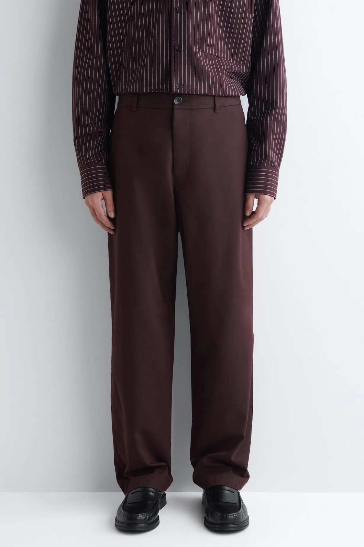 CHINOHOSE AUS BAUMWOLLE MIT GERADEM BEIN