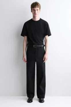 CHINOHOSE AUS BAUMWOLLE MIT WEITEM BEIN