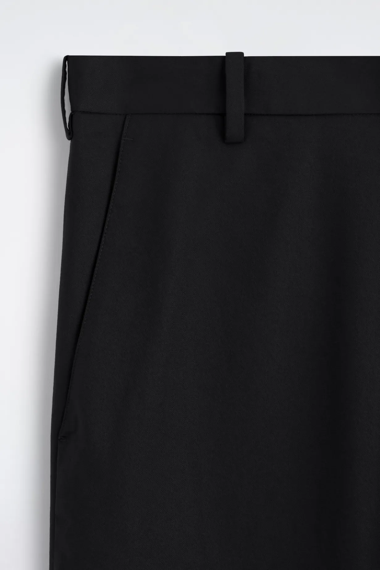 CHINOHOSE AUS BAUMWOLLE MIT WEITEM BEIN