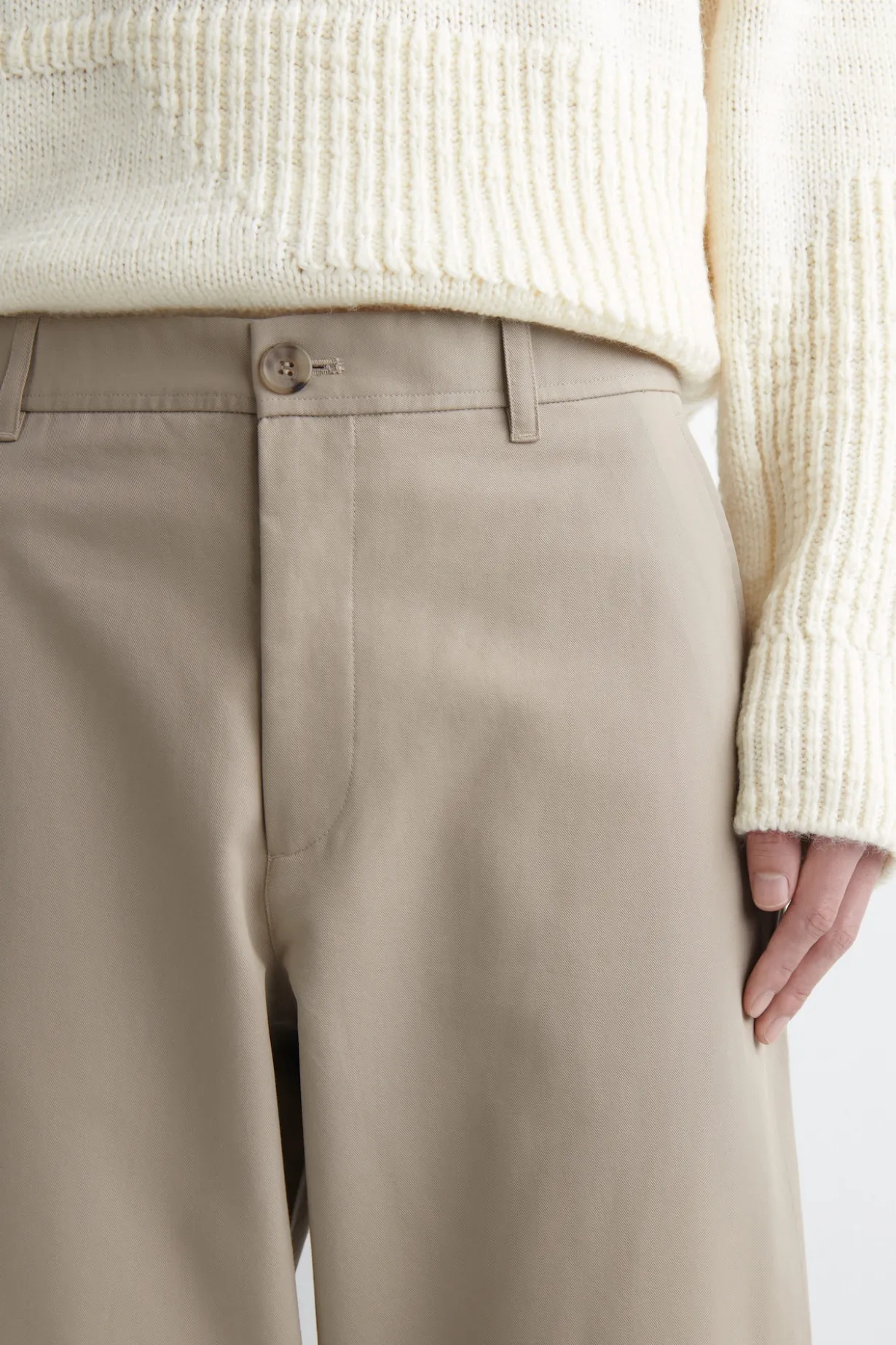 CHINOHOSE AUS BAUMWOLLE MIT GERADEM BEIN
